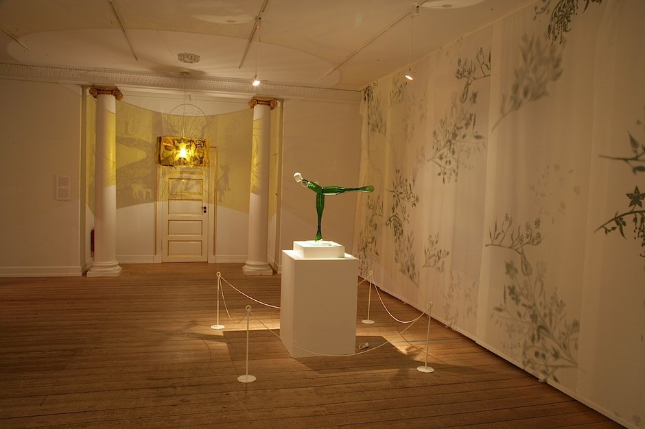 Emma Woffenden: Anima Animus, 2009. View of shadow room
Ballerina turning, Shadow light