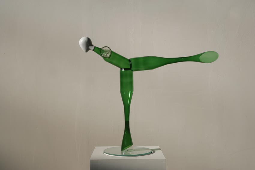 Emma Woffenden: Figurative work made from glass bottles, 2006. Ballerina
78 × 76 × 40 cm
Glass bottles, wood, motor, polystyrene, paint, body