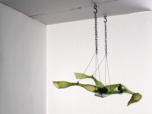 Emma Woffenden: Figurative work made from glass bottles, 2009. Shattered Swing Figure
110 × 100 × 50 cm
Glass bottles, glass, metal fixings