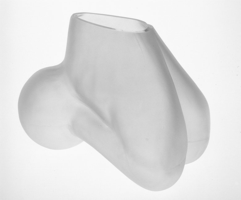 Emma Woffenden: Glass objects, 1993–1995. Pulse
24 × 32 × 22 cm