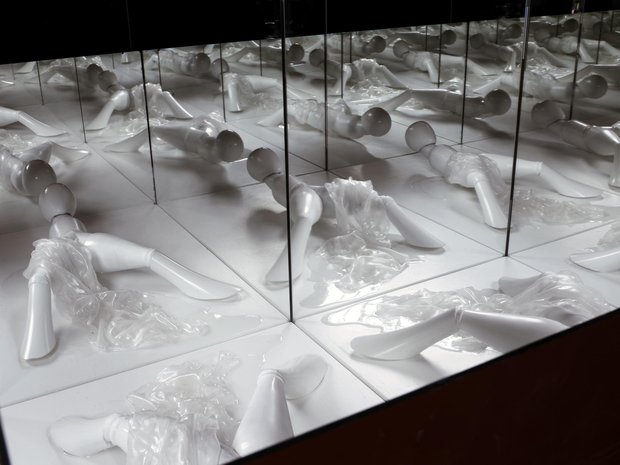 Emma Woffenden: Figurative work made from glass bottles, 2009. Snow-White, version 2
47 × 55 × 40 cm